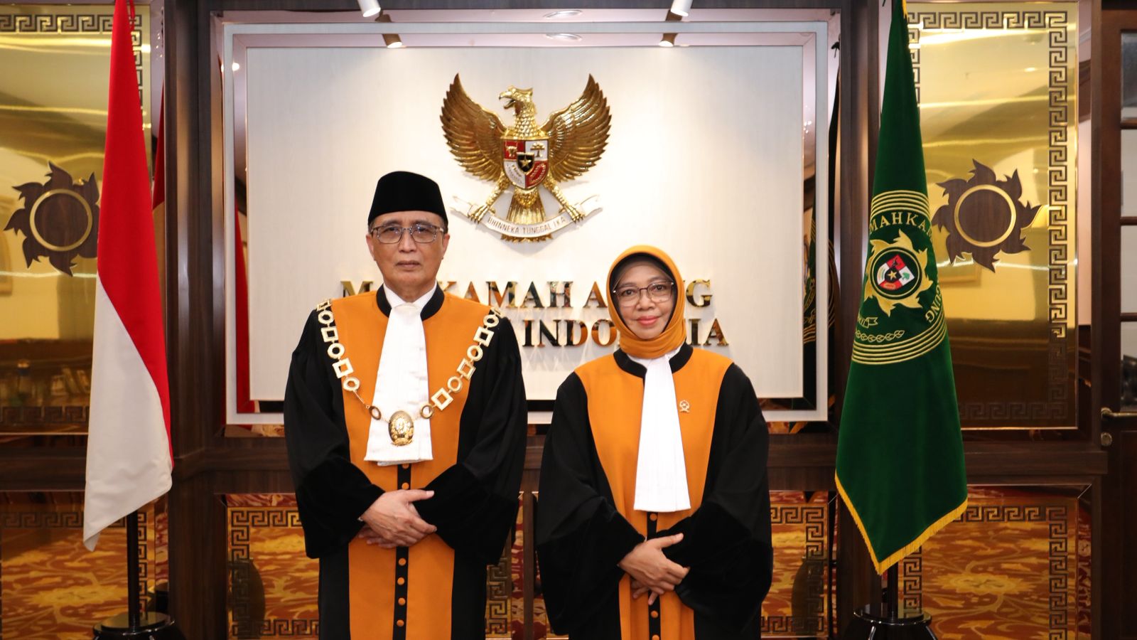 Lailatul Arofah bersama Ketua Mahkamah Agung selepas prosesi pelantikan hakim agung | Dok. Biro Hukum & Humas MA