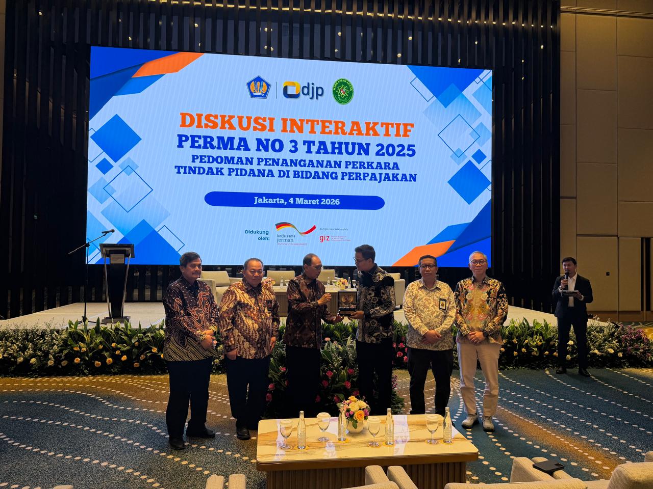 Ketua MA RI dan Para Wakil Ketua MA RI dalam pembukaan diskusi interaktif penanganan tindak pidana perpajakan pasca terbitnya PERMA 3/2025. Dokumentasi Kepala BUA MA RI