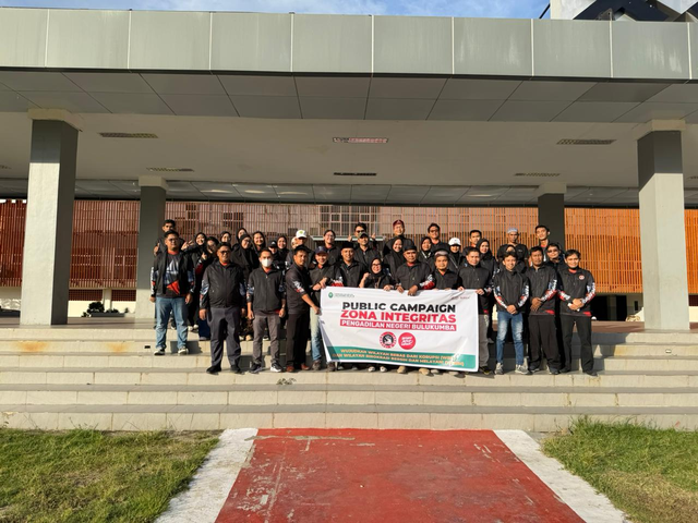 (Foto: PN Bulukumba Gelar Public Campaign Bagikan Takjil dan Stiker Anti Gratifikasi | Dok. PN Bulukumba)