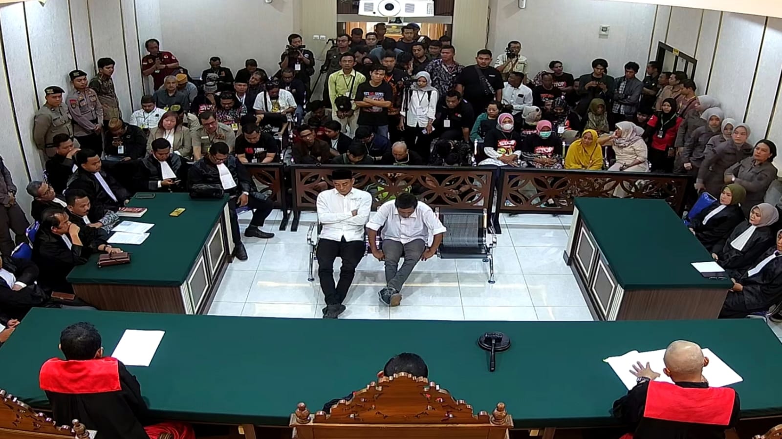 PN Pati: Putusan Botok dkk, Independen dan Transparan!