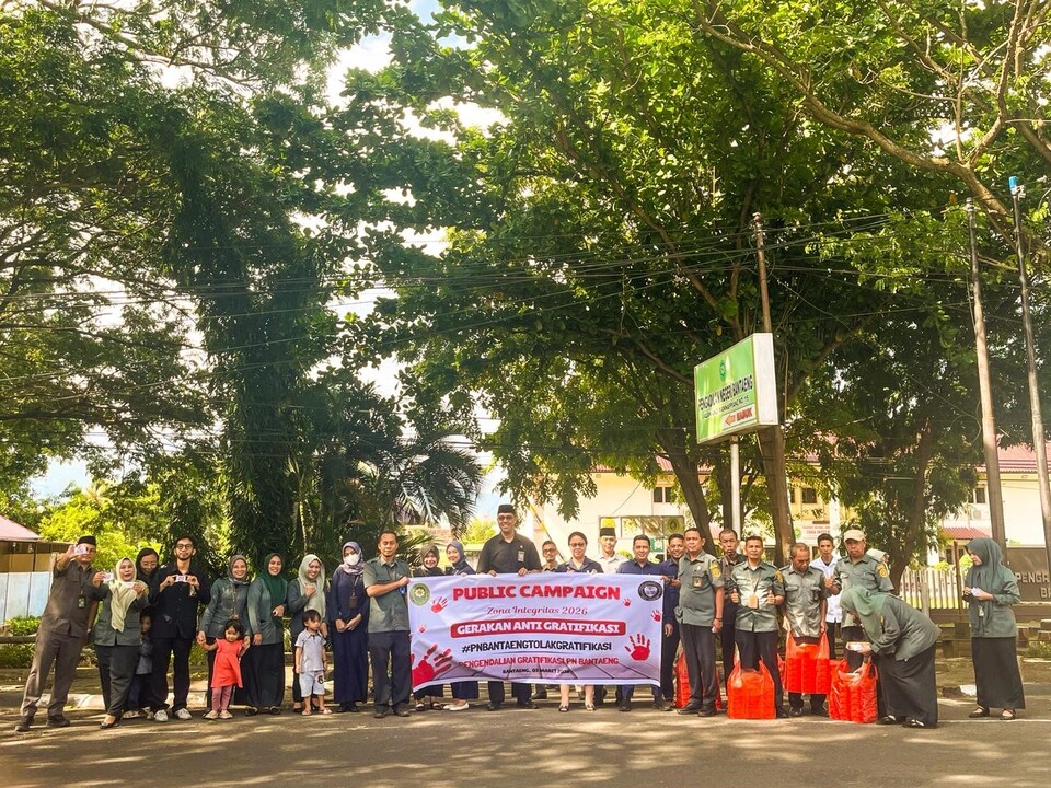 PN Bantaeng Gelar Public Campaign Melalui Aksi Berbagi Takjil