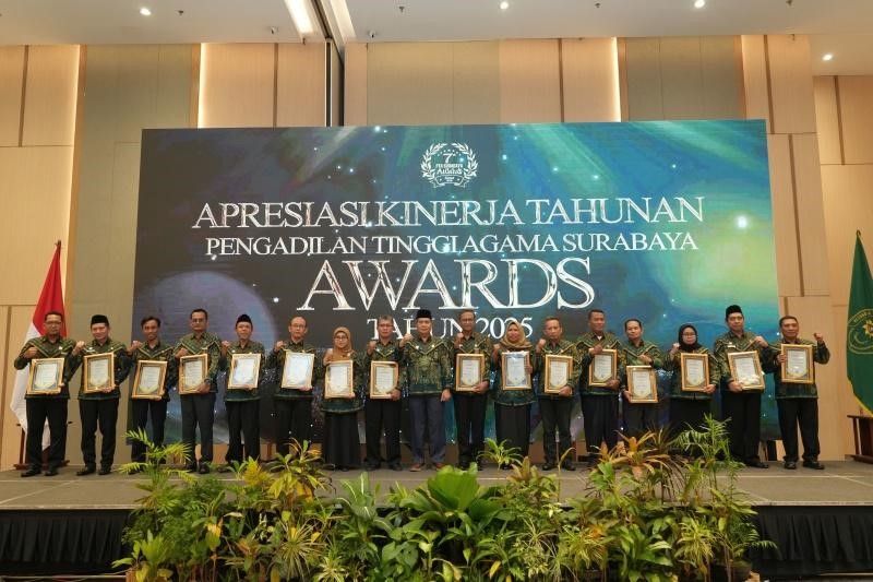 Gemilang Prestasi PA Pacitan di Ajang PTA Surabaya Awards