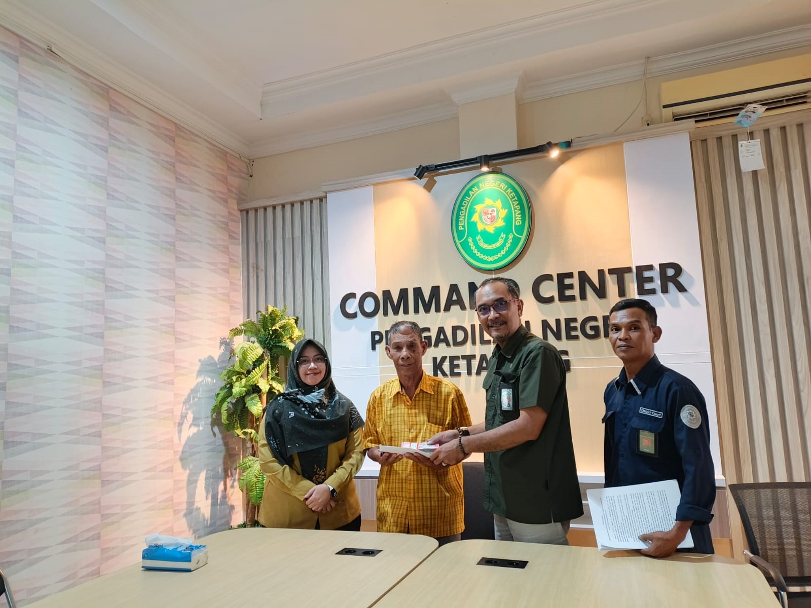 PN Ketapang Serahkan Konsinyasi Ganti Rugi Lahan Bandara Sukadana