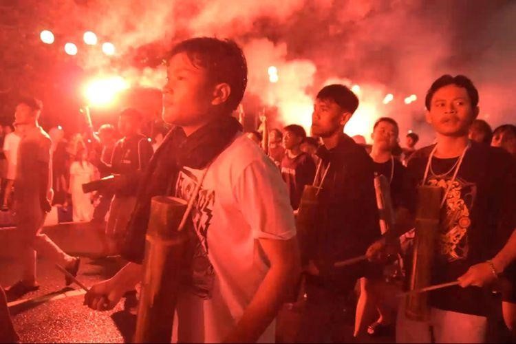 Rontek, Tradisi Bangunkan Sahur Masyarakat Pacitan