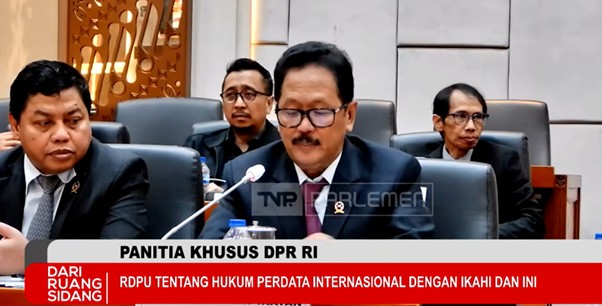 Foto Pengurus Pusat IKAHI menyampaikan masukan dalam RDPU RUU Hukum Perdata Internasional. Dokumentasi TV Parlemen