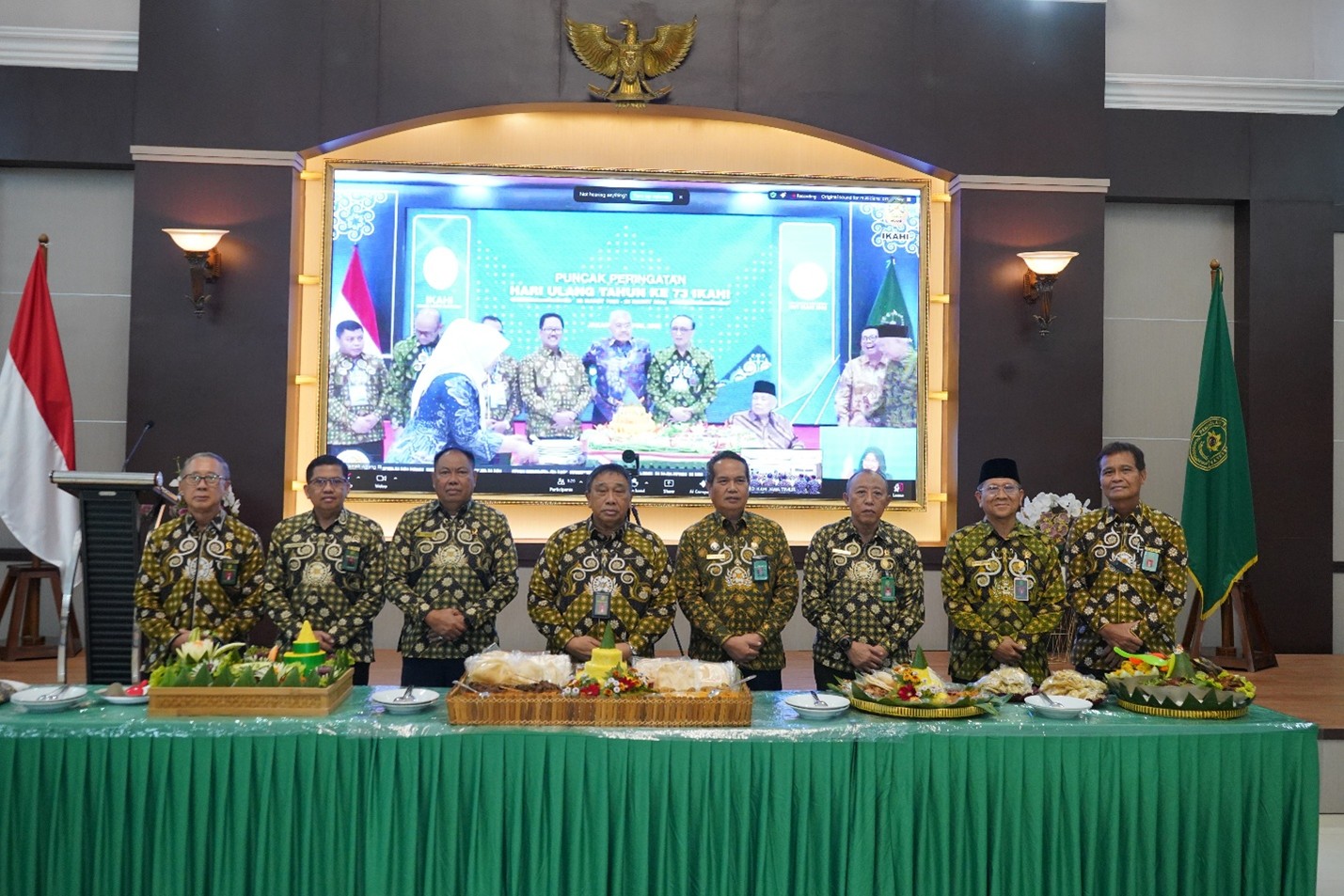 Foto bersama Pengurus IKAHI Daerah Jawa Timur di Aula Pengadilan Tinggi Surabaya | Dok. PT Surabaya