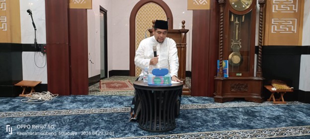 Prof. Dr. K.H. Ahmad Muzzaki Al Hafidz menyampaikan kajian mendalam mengenai Surat Al-Kautsar | Dok. PT Surabaya