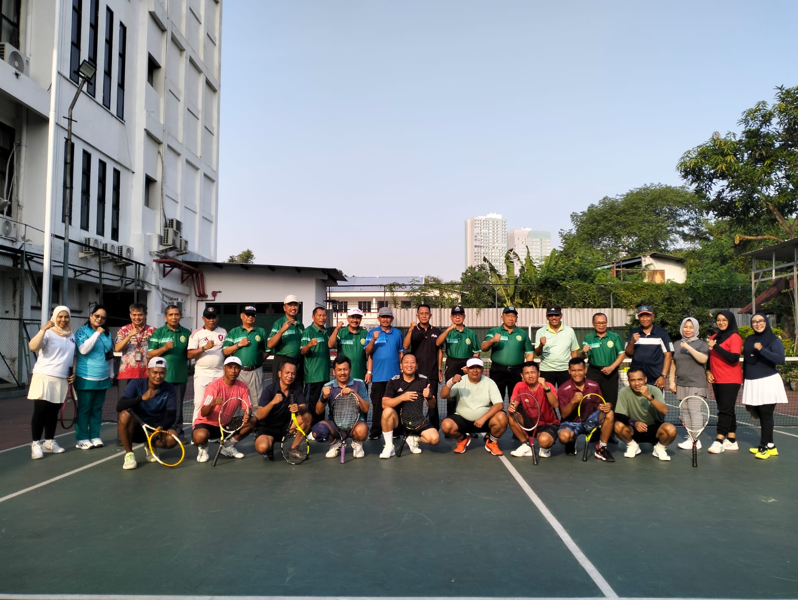 Persatuan Tenis Warga Pengadilan (PTWP) Jawa Timur menggelar Training Center (TC) di Pengadilan Tinggi Surabaya | Dok. PT Surabaya