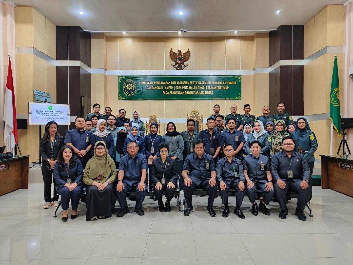 (Foto: PN Tanjung Redeb menerima kunjungan dalam kegiatan pembinaan, pengawasan dan asesmen AMPUH yang dilaksanakan oleh Ketua PT Kaltim, Dr. Albertina Ho | Dok. PN Tanjung Redep)