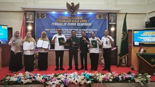 (Foto: PA Mempawah menggelar acara penandatanganan Perjanjian Kerja Sama tentang Sinergitas Percepatan Layanan Hukum bagi masyarakat Kabupaten Mempawah | Dok. PA Mempawah)