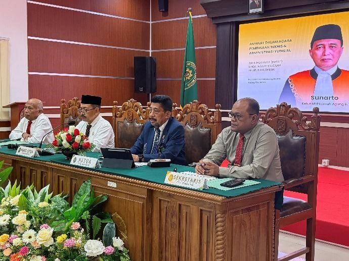 (Foto: PTA Manado melaksanakan kegiatan pembinaan internal yang diikuti oleh Ketua, Panitera, dan Sekretaris seluruh satuan kerja di wilayah hukum PTA Manado | Dok. PTA Manado)