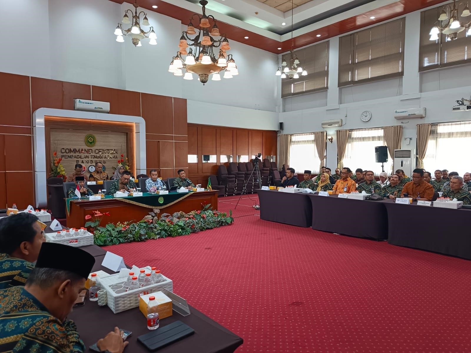 (Foto: Ditjen Badilag dan PT Pos Indonesia Gelar Rapat Koordinasi di PTA Bandung | Dok. Badilag)
