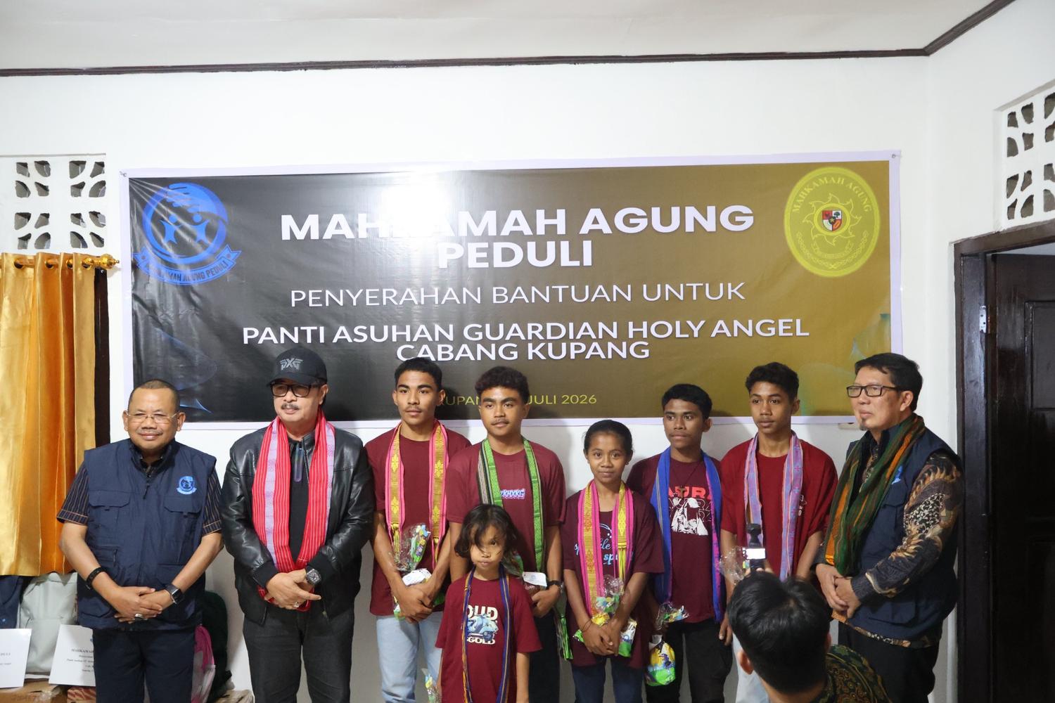 Penyerahan Bantuan untuk panti Asuhan St Helena Guardian Holy Angel Cabang Kupang | Dok. Penulis